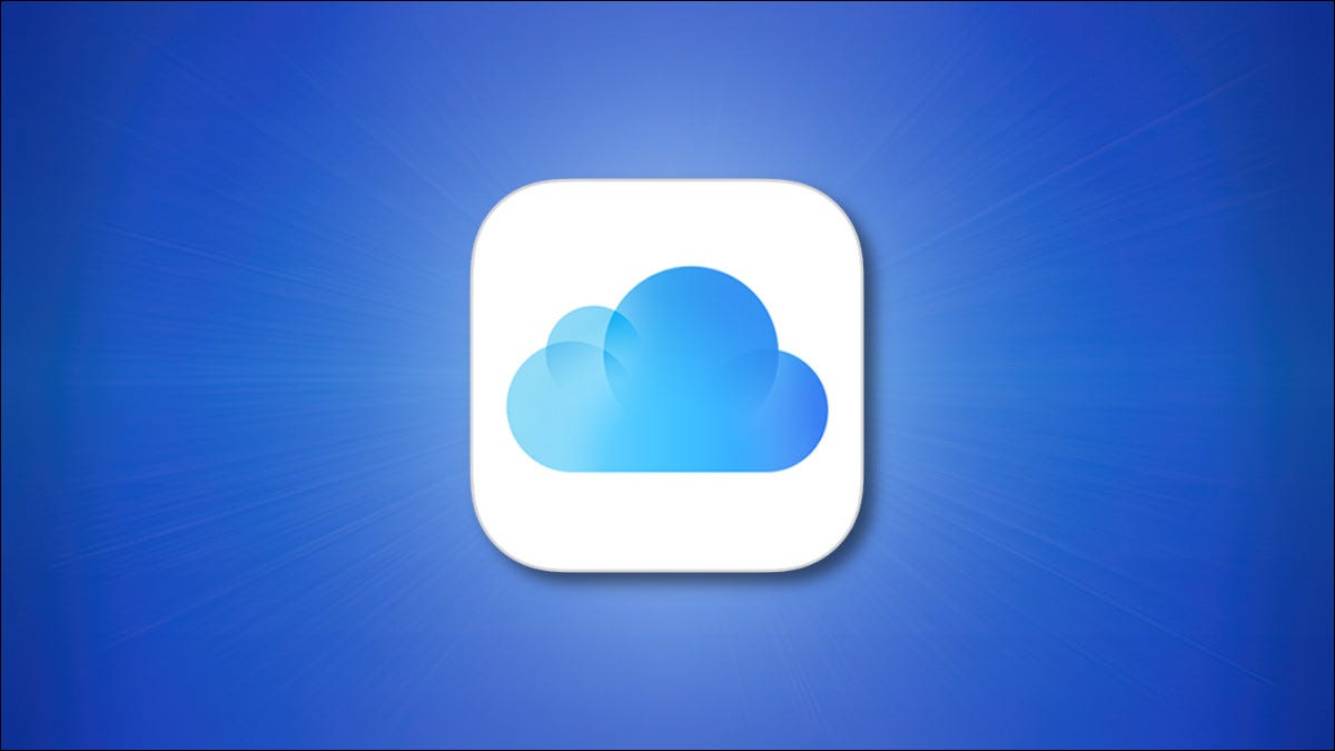 Logotipo de Apple iCloud sobre fondo azul.