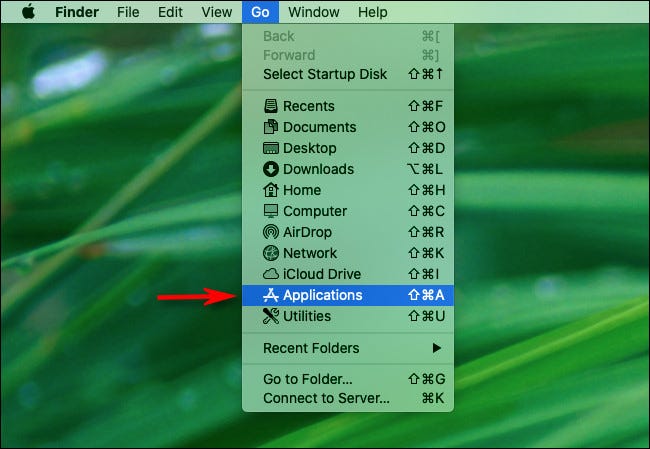En Mac Finder, haga clic en "Ir" en la barra de menú y seleccione "Aplicaciones".