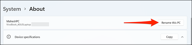 Seleccione "Cambiar el nombre de esta PC" sobre el "Sobre" pantalla en la aplicación de configuración de Windows 11.