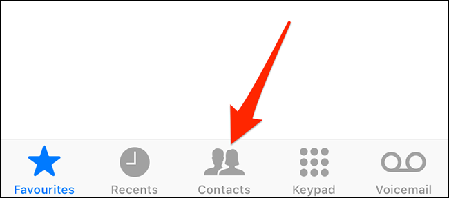 Toque "Contactos" en la aplicación Teléfono en iPhone.