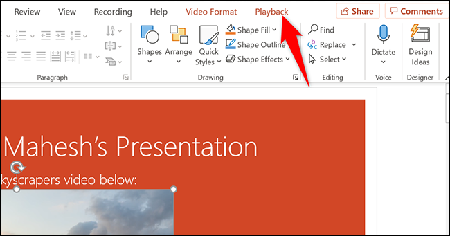 Haga clic en "Reproducción" en la parte superior de PowerPoint.