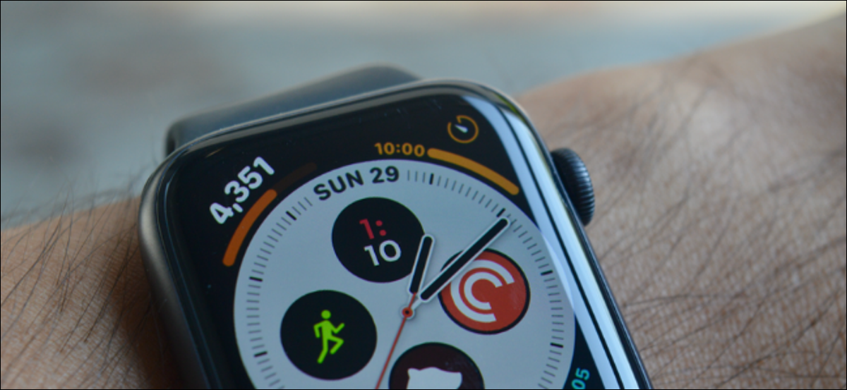 Complicación de la personalización de la fecha y la hora del usuario de Apple Watch