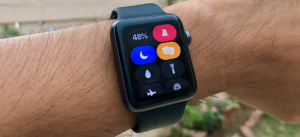 apple-watch-showing-control-center-with-silent-mode-toggles-enabled-1937419-2669012-png-7781452