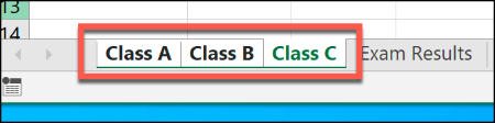 Tre fogli di lavoro selezionati nella parte inferiore di una finestra di Excel.