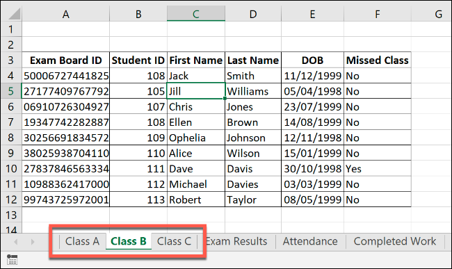 Uma pasta de trabalho do Excel com planilhas semelhantes de "Uma aula", "Classe B" e "Classe C."