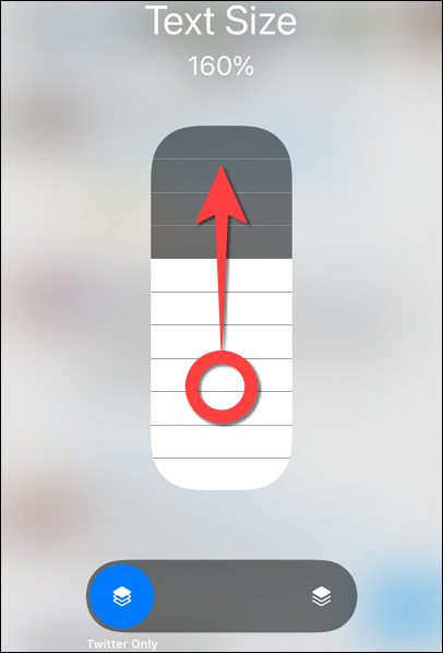 Para aumentar el tamaño del texto de la aplicación, mantenga presionado y mueva el dedo hacia arriba a lo largo del control deslizante o toque el nivel que desea elegir.
