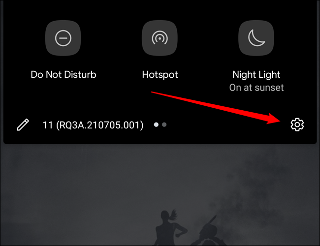 Pantalla de notificación de Android con el botón de configuración resaltado 