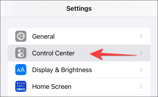 Abra la aplicación Configuración en su iPhone y seleccione "Centro de control".