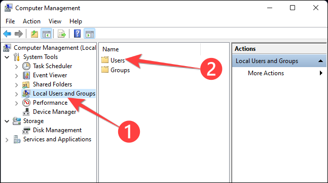 En la ventana "Administración de equipos", seleccione "Usuarios y grupos locales" en la columna de la izquierda y "Usuarios" en la columna del medio.