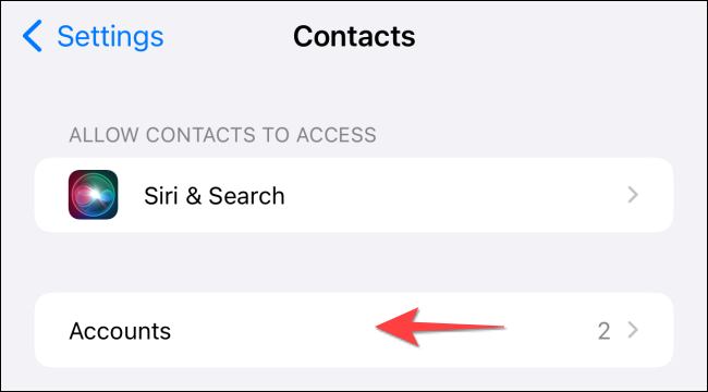 Toca "Cuentas" en la sección "Contactos" del iPhone.