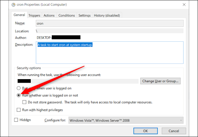Una ventana de propiedades de la tarea de Windows con una flecha roja que apunta a la opción "Ejecutar, ya sea que el usuario haya iniciado sesión o no".