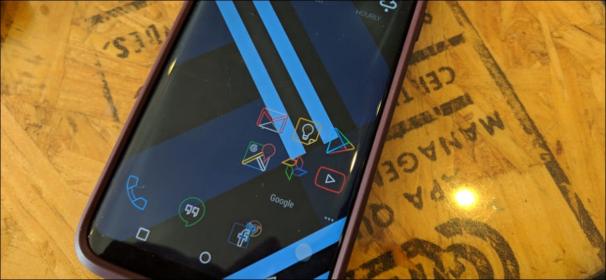 Téléphone Android affichant un lanceur personnalisé