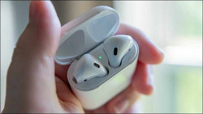 Apple AirPods offene Hülle