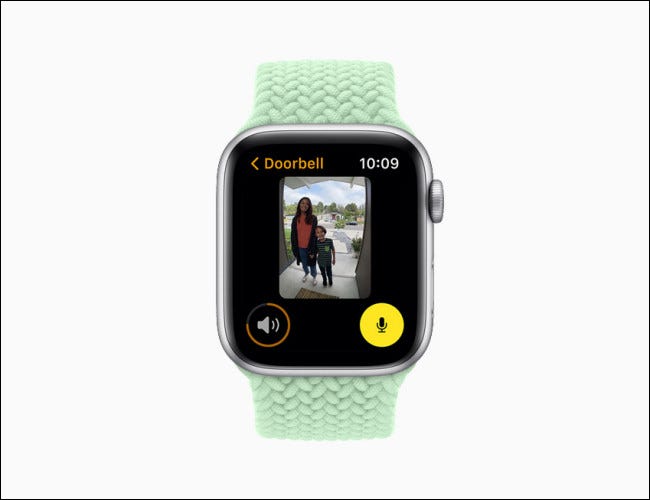 Apple Watch que muestra una vista de cámara en watchOS 8.