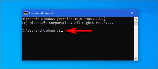 En la ventana del símbolo del sistema de Windows 10, escriba "shutdown / s" y presione Enter.