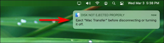 El mensaje de advertencia "Disco no expulsado correctamente" en macOS Big Sur.