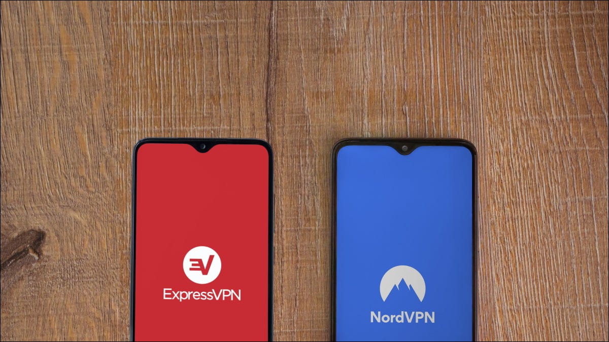 Logotipos de ExpressVPN y NordVPN en teléfonos inteligentes.