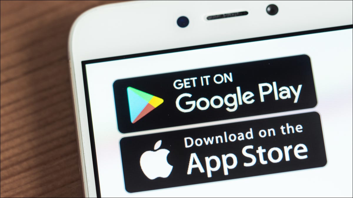 Logotipos de Google Play Store y Apple App Store en un teléfono inteligente