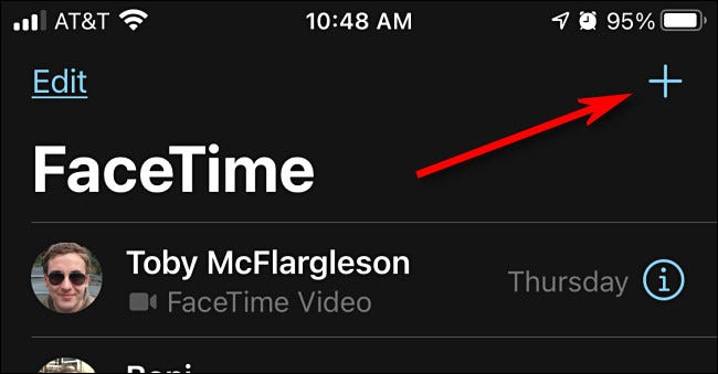 En FaceTime en iPhone, toque el botón más para iniciar una nueva llamada.