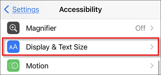 En Accesibilidad, toca "Tamaño de pantalla y texto".