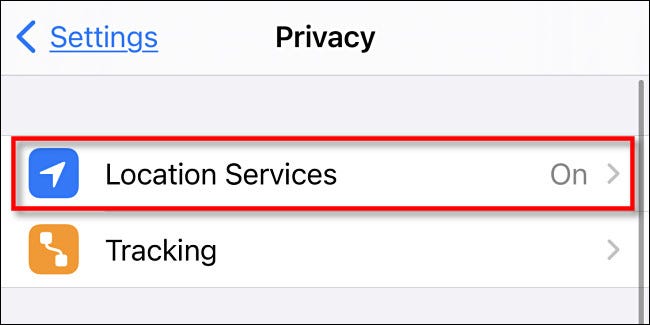 En la configuración del iPhone, toca "Servicios de ubicación".