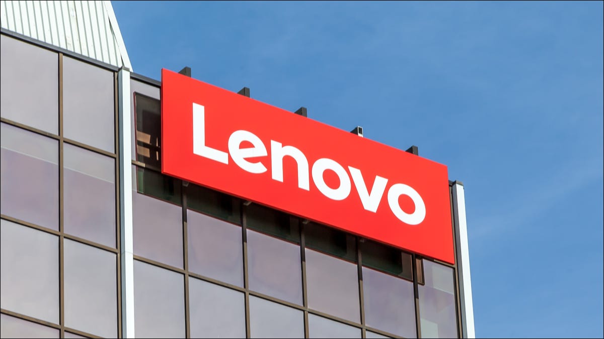 Logotipo de Lenovo en un edificio