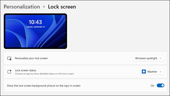 Las opciones de personalización de la pantalla de bloqueo en la configuración de Windows 11.