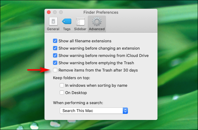 Marque Eliminar elementos de la Papelera después de 30 días en las Preferencias del Finder en Mac