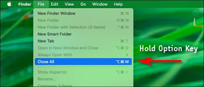 En el Finder, haga clic en "Archivo" en la barra de menú mientras mantiene presionada la opción para ver la opción "Cerrar todo".
