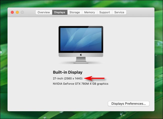 En la pestaña Pantallas "Acerca de esta Mac", verá la resolución de su monitor en Mac.