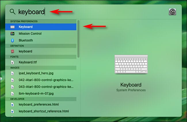 Abra Spotlight en Mac y escriba una palabra para buscar opciones de preferencias del sistema.