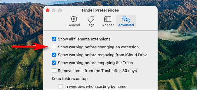 En las Preferencias del Finder de Mac, desmarque "Mostrar advertencia antes de cambiar una extensión."