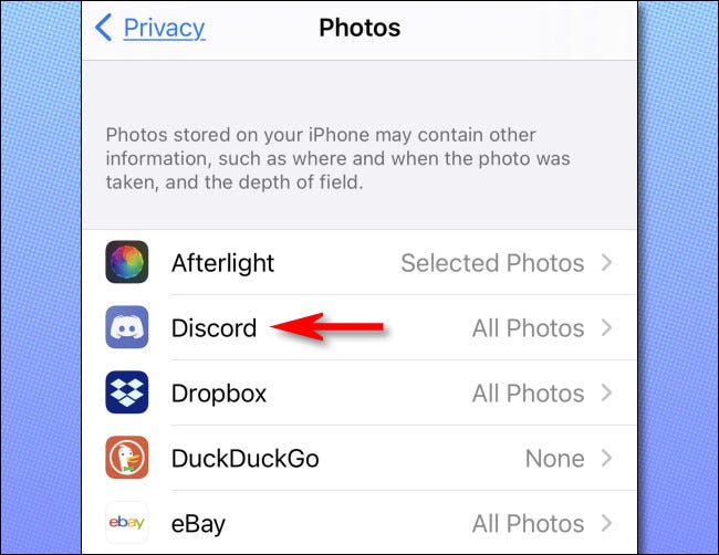 En la lista de privacidad de Fotos en iPhone, toque el nombre de una aplicación para cambiar su configuración.