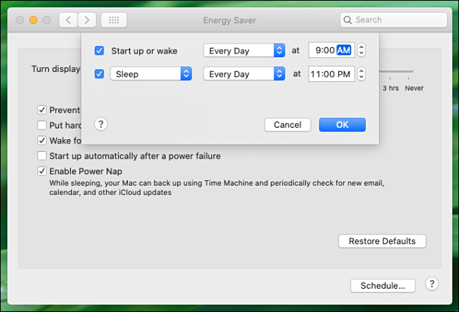 La configuración de inicio y apagado automático en el menú "Ahorro de energía".