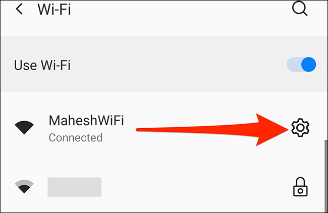 Toque el engranaje junto al nombre de su red Wi-Fi.