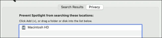 Verás "Macintosh HD" en la lista de ubicaciones para excluir de las búsquedas de Spotlight.
