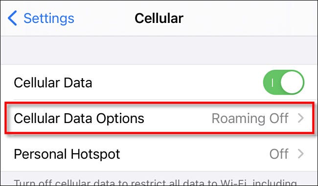 En "Celular" en iPhone, toca "Opciones de datos celulares".