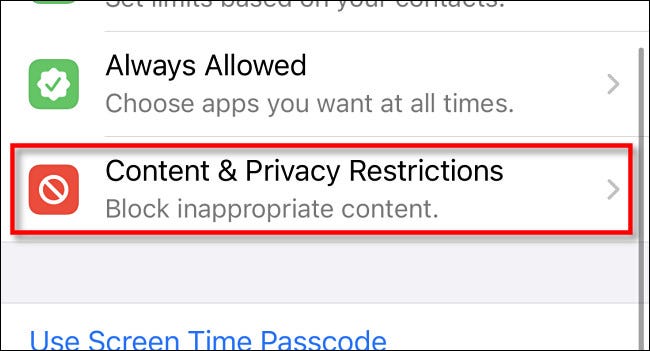Toca "Restricciones de contenido y privacidad".