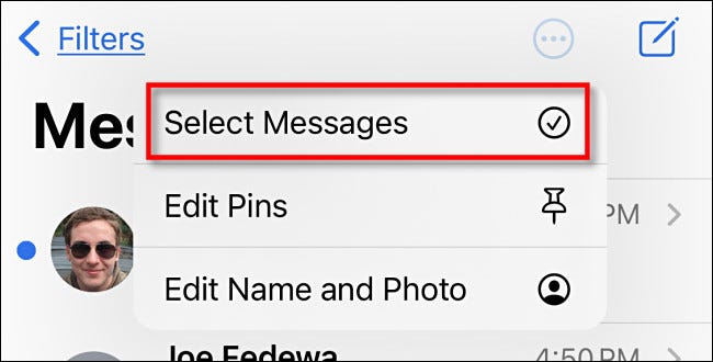 En Mensajes en iPhone o iPad, toca "Seleccionar mensajes"