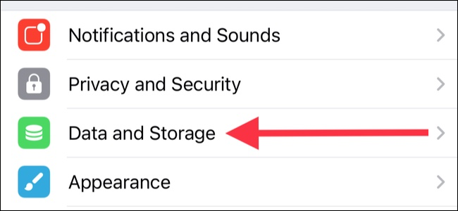 Toque Datos y almacenamiento en la configuración de Telegram