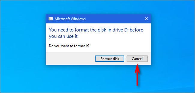Si Windows 10 le pide que formatee un disco de Mac, haga clic en "Cancelar".